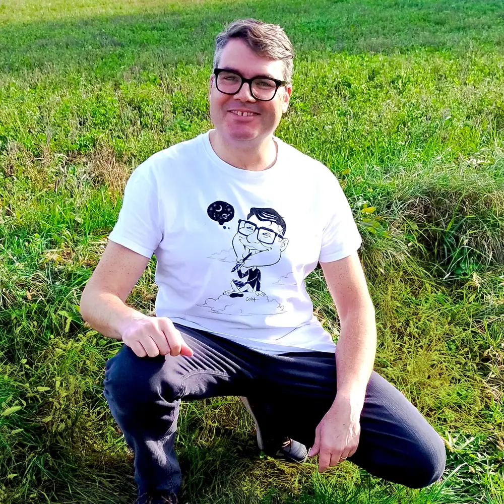 t shirt caricature David accroupi