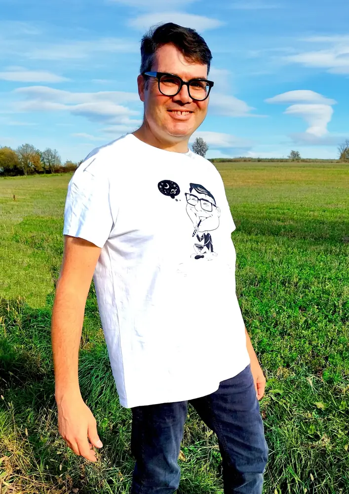 t shirt caricature David debout